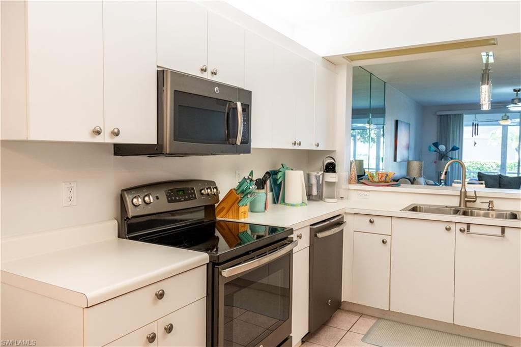 2526 Orchid Bay DR # 102, NAPLES FL 34109-10
