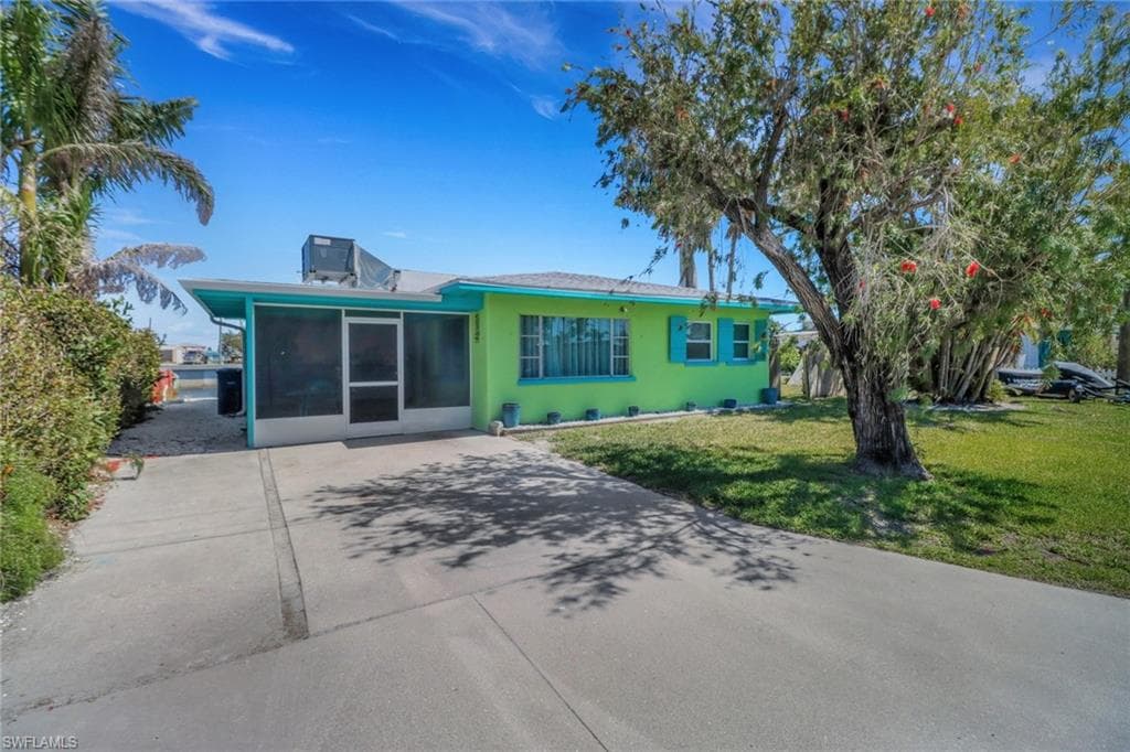 2567 Cay CV, MATLACHA FL 33993-1