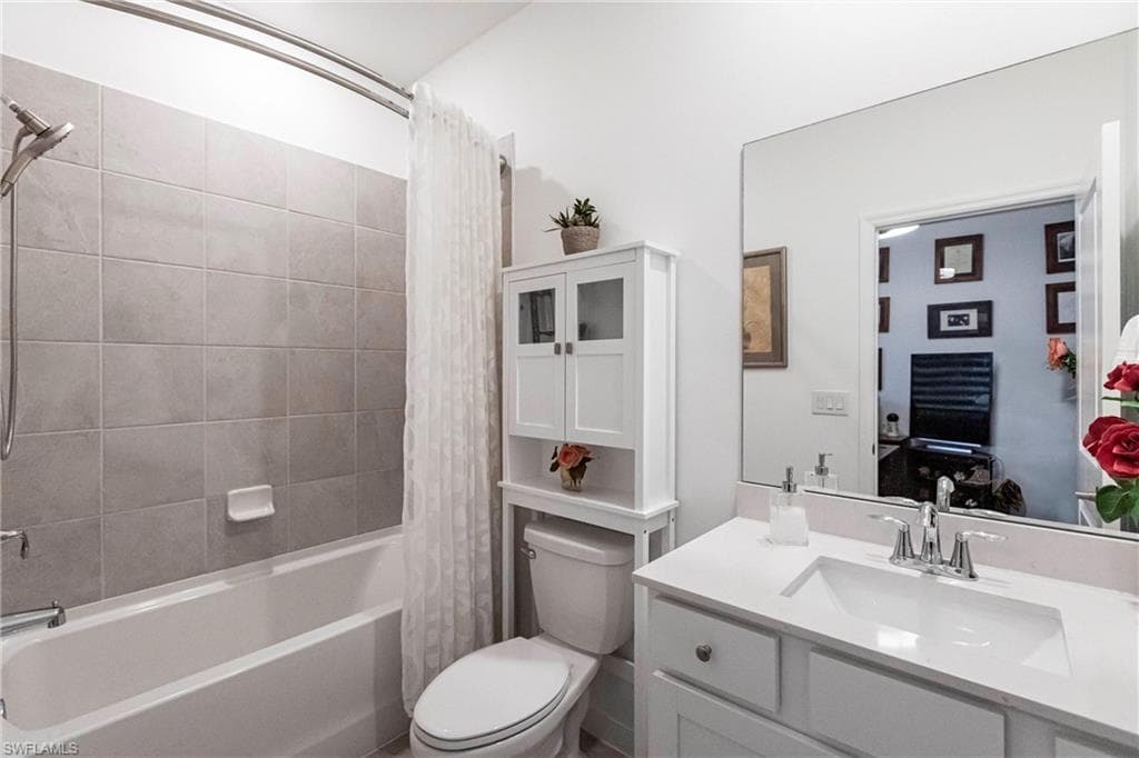 9128 Leatherwood LOOP, LEHIGH ACRES FL 33936-26