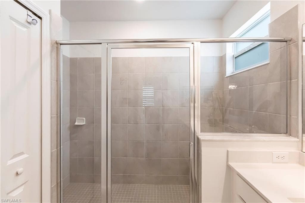 9128 Leatherwood LOOP, LEHIGH ACRES FL 33936-21