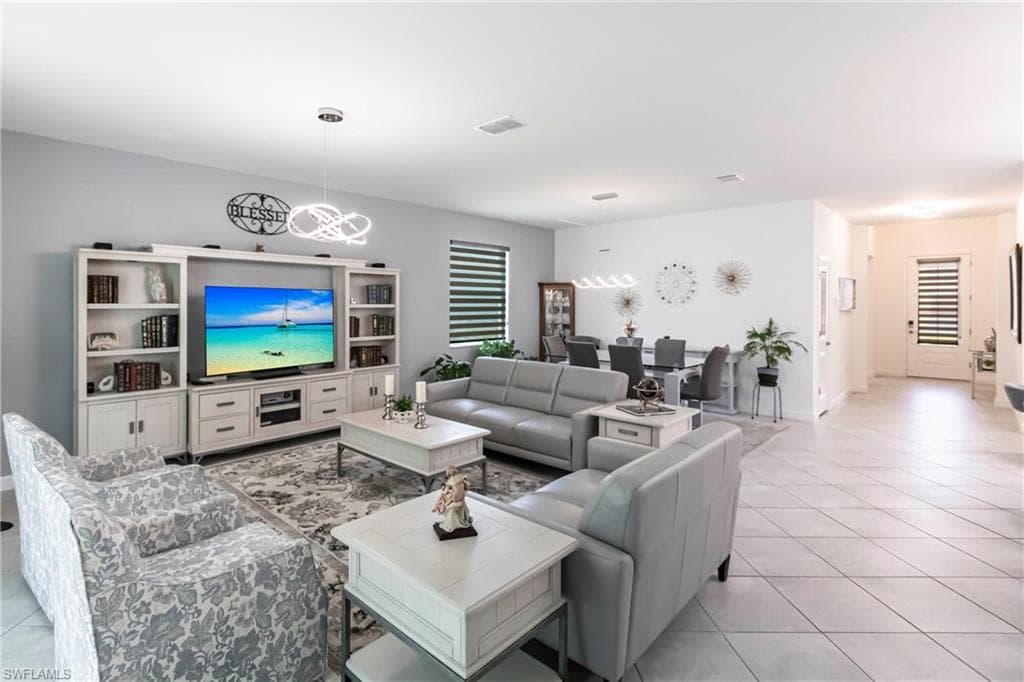 9128 Leatherwood LOOP, LEHIGH ACRES FL 33936-4