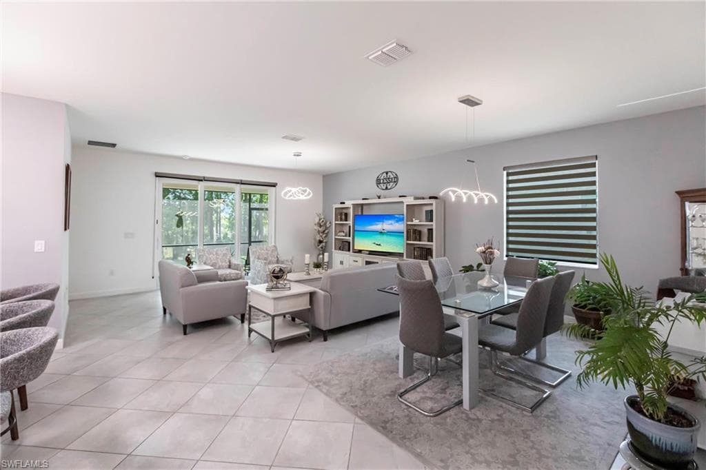 9128 Leatherwood LOOP, LEHIGH ACRES FL 33936-7