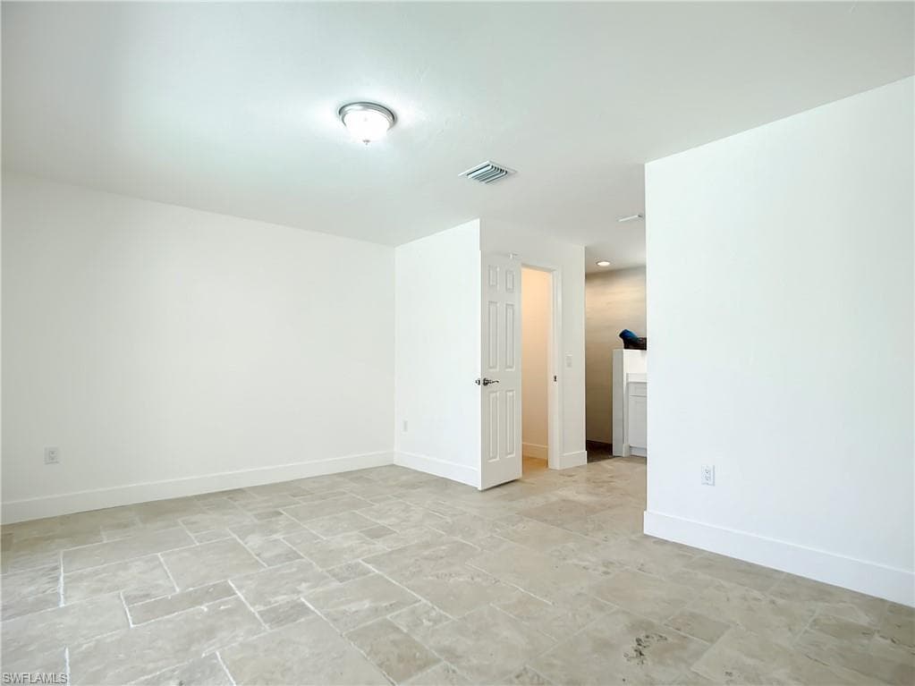 6049 Perthshire LN, FORT MYERS FL 33908-18