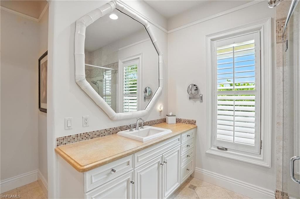 2892 Tiburon BLVD E, NAPLES FL 34109-22