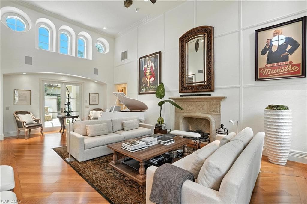 2892 Tiburon BLVD E, NAPLES FL 34109-1