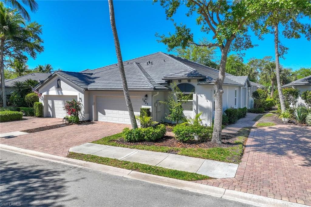 1821 Tarpon Bay DR S, NAPLES FL 34119-2