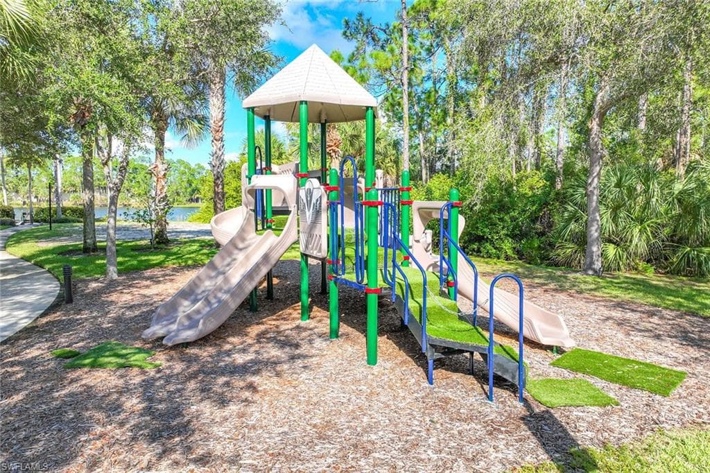 1821 Tarpon Bay DR S, NAPLES FL 34119-32