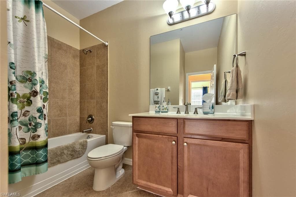 23430 Alamanda DR # 201, ESTERO FL 34135-13