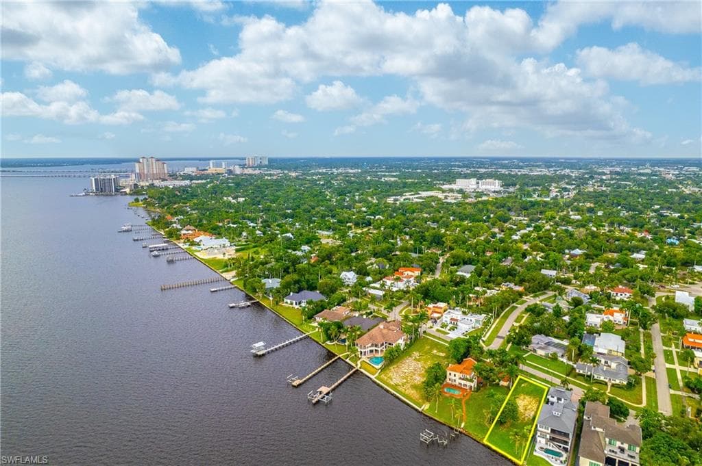 2904 Valencia WAY, FORT MYERS FL 33901-12