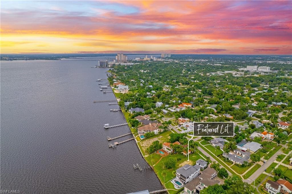 2904 Valencia WAY, FORT MYERS FL 33901-13