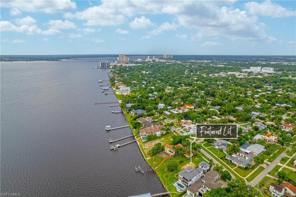 2904 Valencia WAY, FORT MYERS FL 33901-10