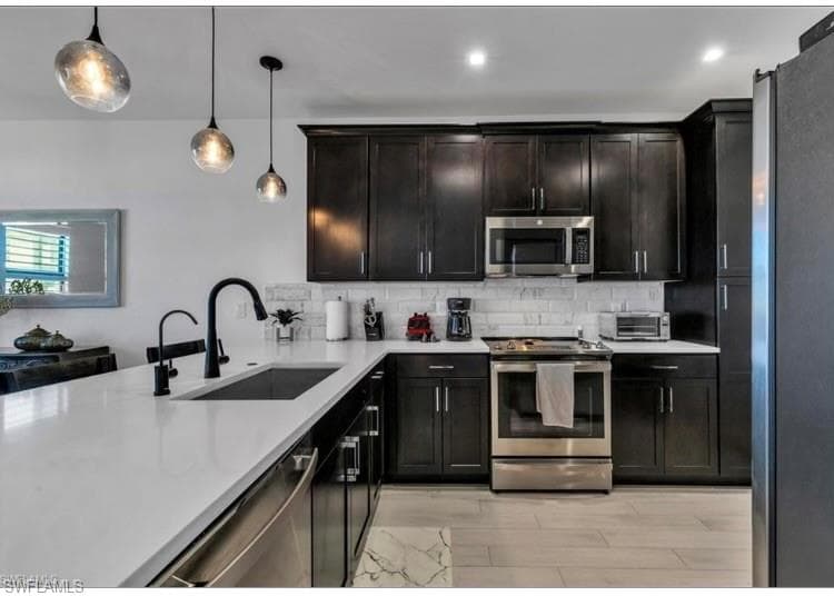 7580 Carnegie WAY, NAPLES FL 34119-5