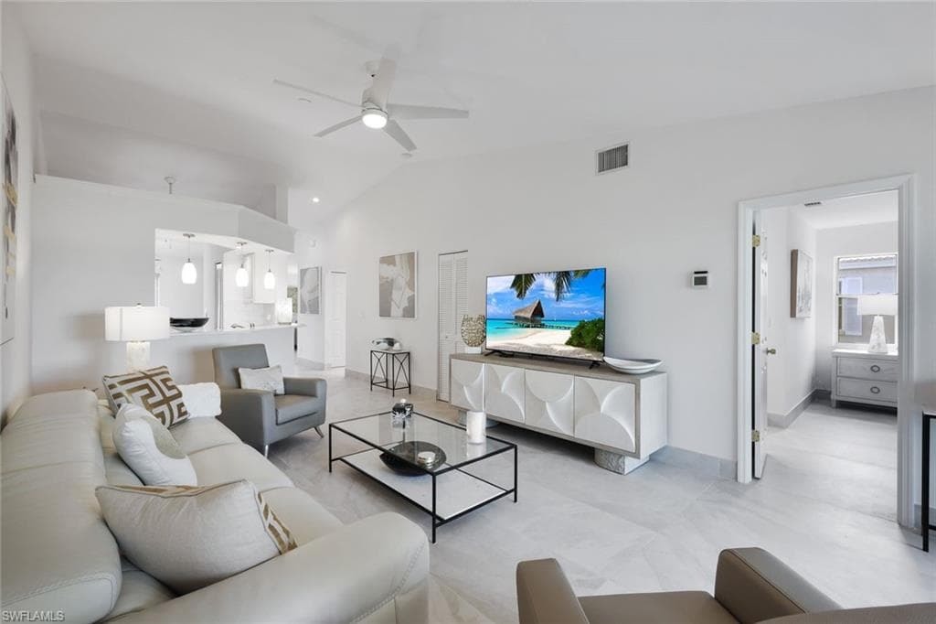 881 Gulf Pavilion DR # 201, NAPLES FL 34108-12