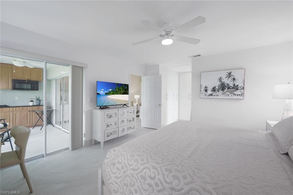 881 Gulf Pavilion DR # 201, NAPLES FL 34108-14