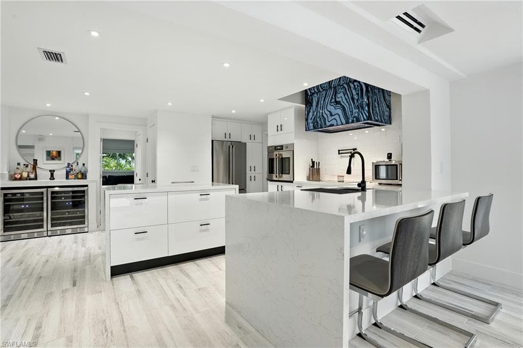 5 Glenview Manor DR, FORT MYERS BEACH FL 33931-2