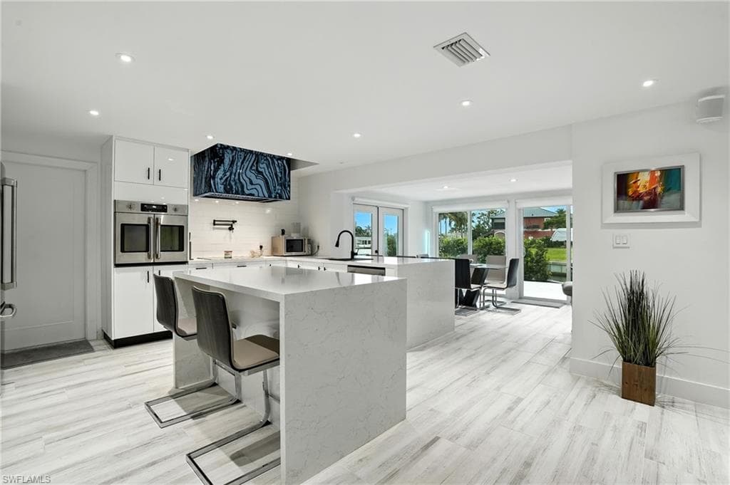 5 Glenview Manor DR, FORT MYERS BEACH FL 33931-8