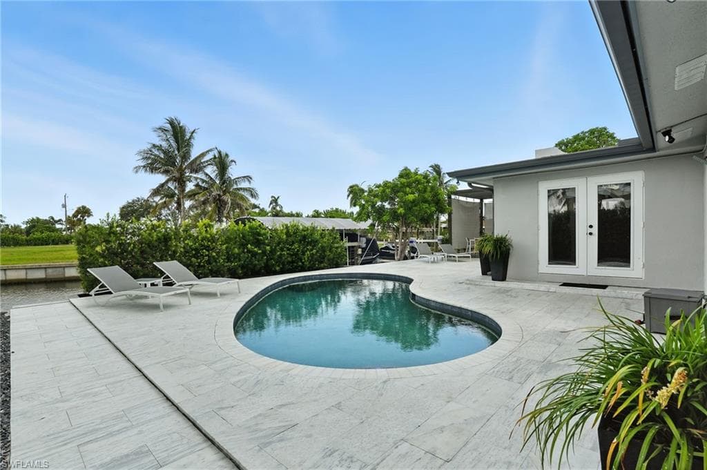 5 Glenview Manor DR, FORT MYERS BEACH FL 33931-33