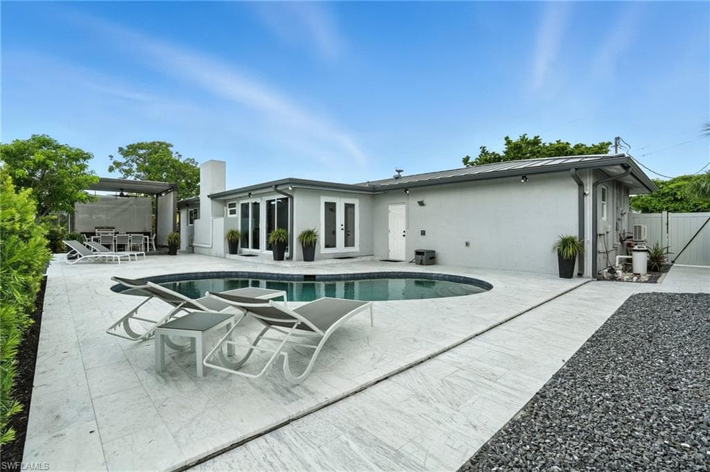 5 Glenview Manor DR, FORT MYERS BEACH FL 33931-32