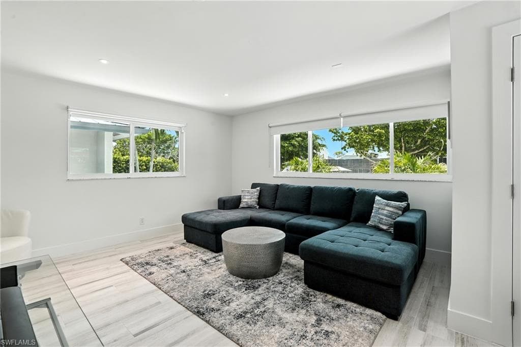 5 Glenview Manor DR, FORT MYERS BEACH FL 33931-17