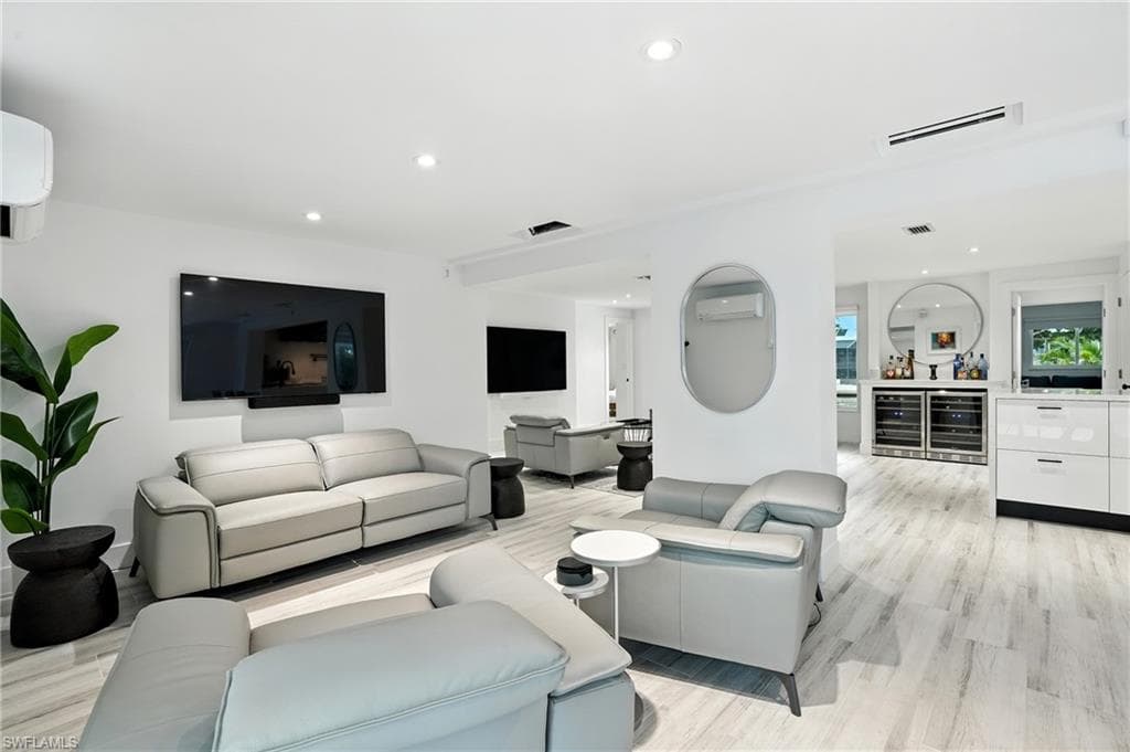 5 Glenview Manor DR, FORT MYERS BEACH FL 33931-14