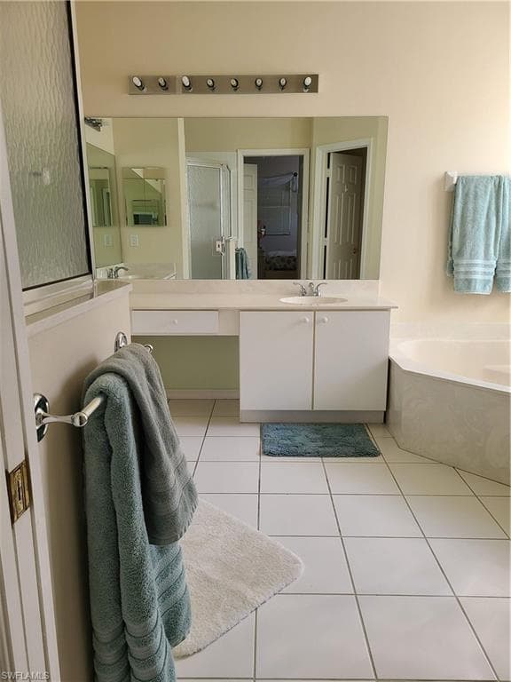 745 Crossfield CIR, NAPLES FL 34104-18