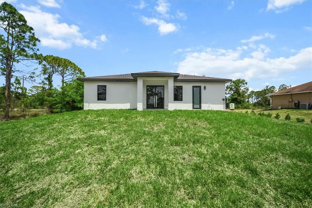 1262 Bowles AVE, FORT MYERS FL 33913-5