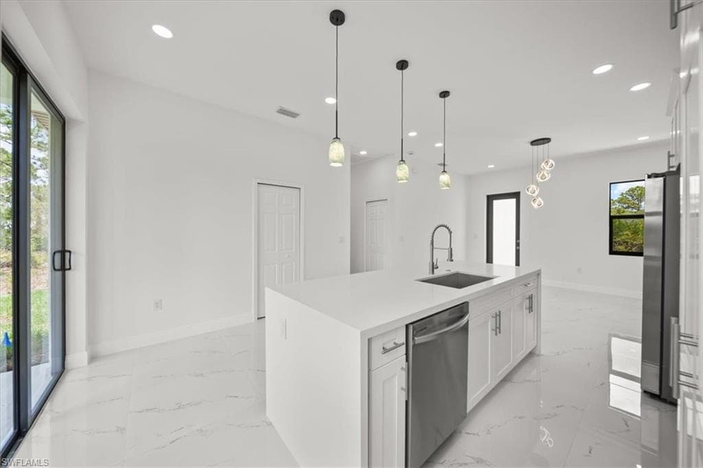 1262 Bowles AVE, FORT MYERS FL 33913-16