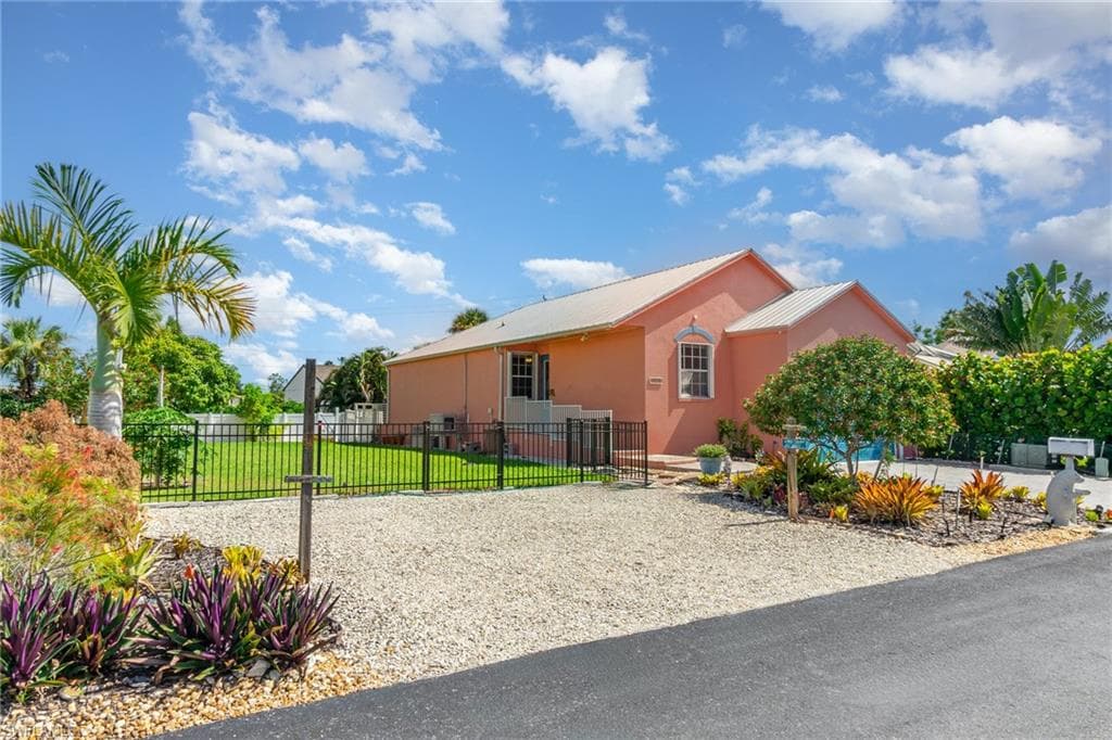 6070 Waterway Bay DR, FORT MYERS FL 33908-40