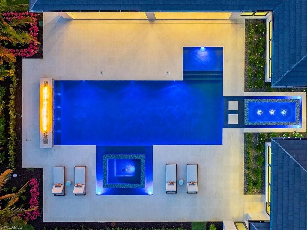 208 Hickory RD, NAPLES FL 34108-5