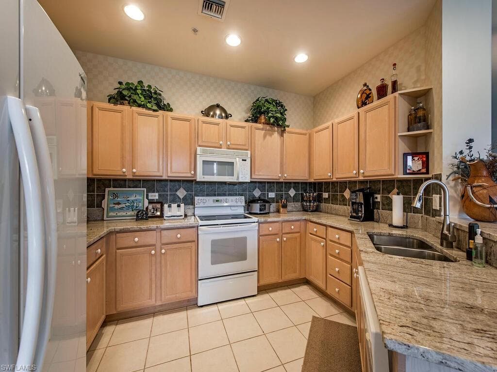 8225 Danbury BLVD E # 102, NAPLES FL 34120-6