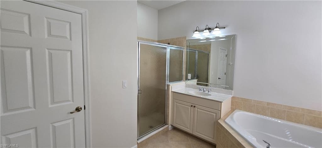 7856 Founders CIR, NAPLES FL 34104-12