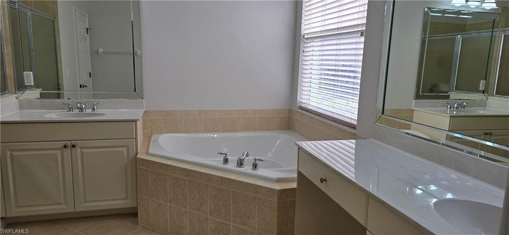 7856 Founders CIR, NAPLES FL 34104-10