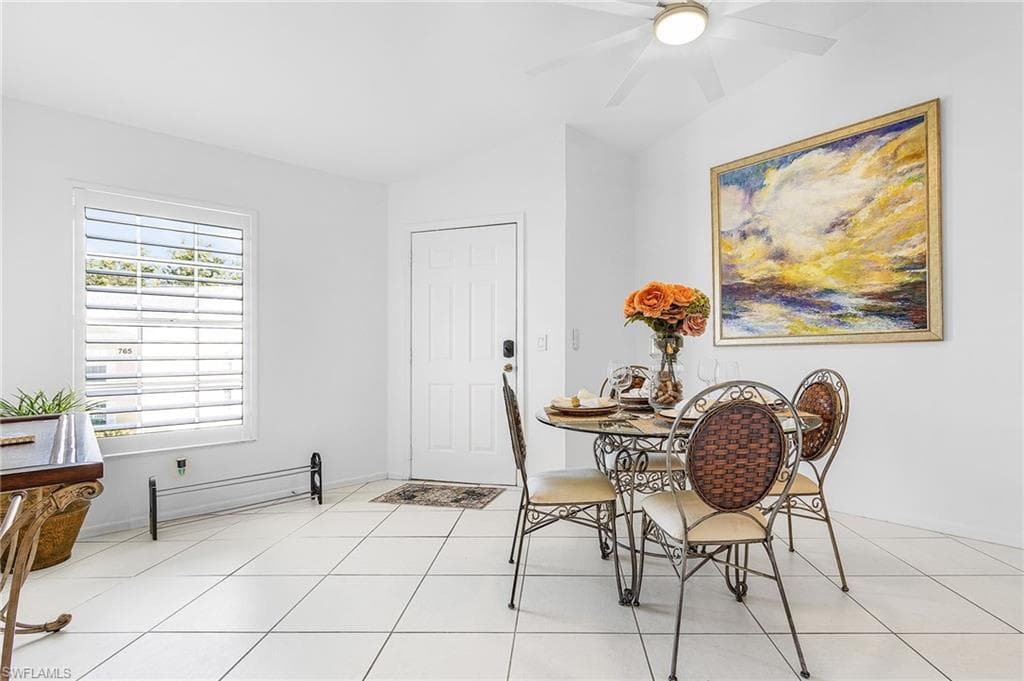 760 Wiggins Lake DR # 206, NAPLES FL 34110-5