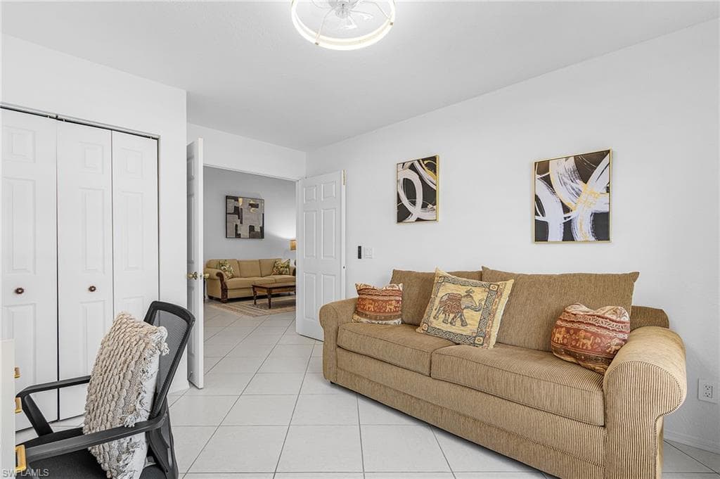 760 Wiggins Lake DR # 206, NAPLES FL 34110-23