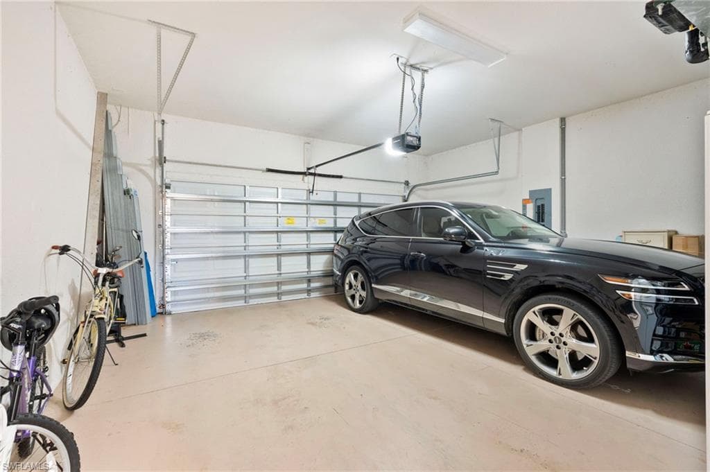 8095 Piedmont DR, NAPLES FL 34104-39