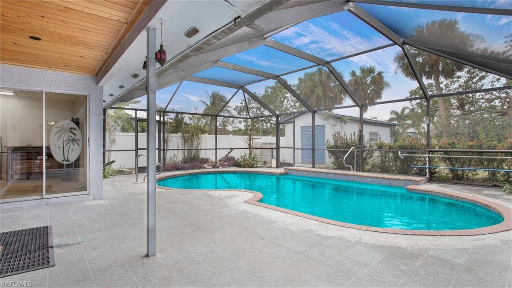 12747 Chatham DR, FORT MYERS FL 33908-19