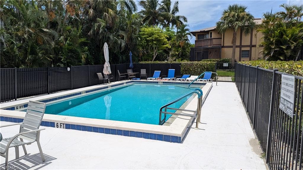 13527 Siesta Pines CT, FORT MYERS FL 33908-5