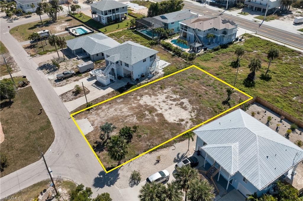 7930 Buccaneer DR, FORT MYERS BEACH FL 33931-8