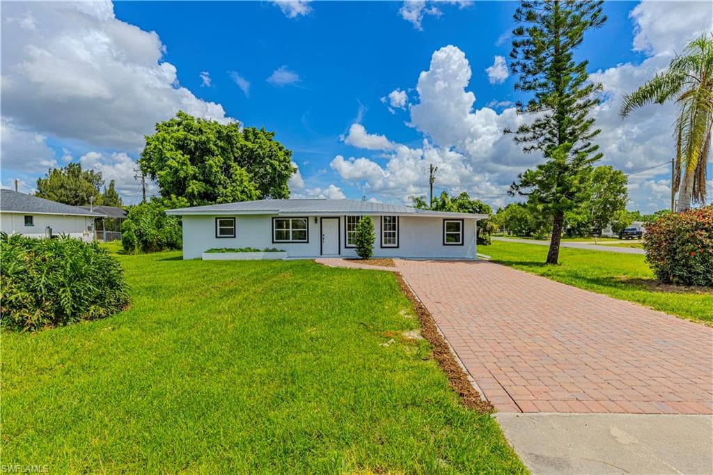 1101 Coolidge AVE, LEHIGH ACRES FL 33936-18