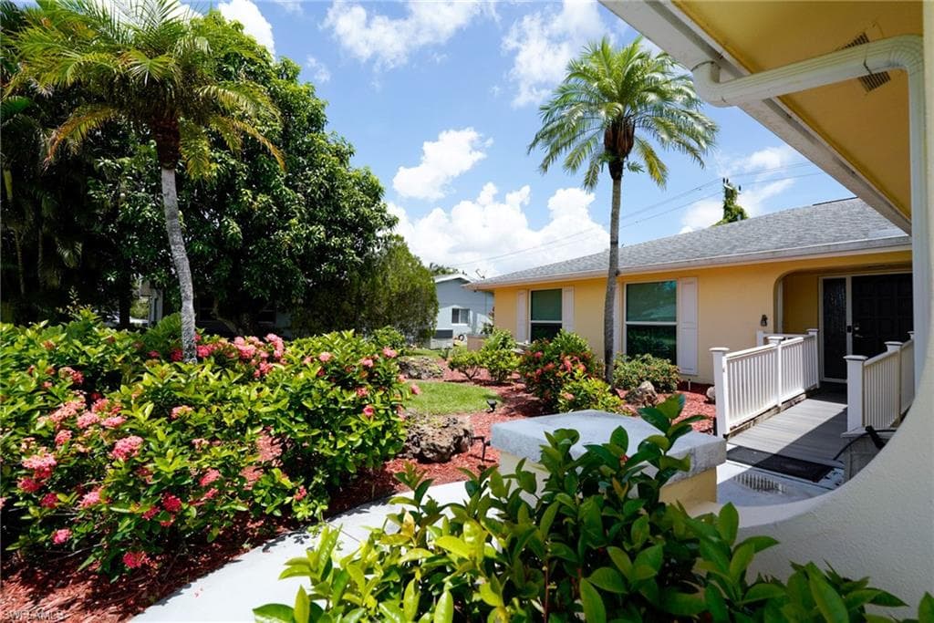 1351 Oaklawn CT, FORT MYERS FL 33919-7