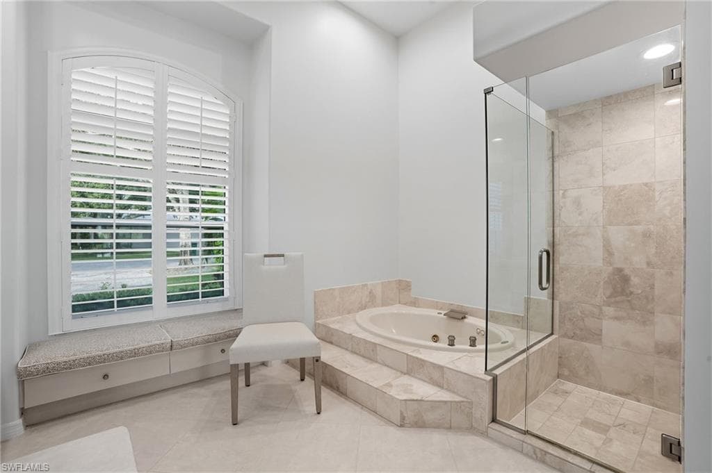 8192 Lowbank DR, NAPLES FL 34109-28