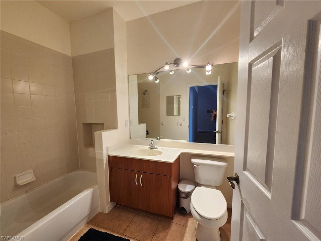 7512 Bristol CIR, NAPLES FL 34120-13