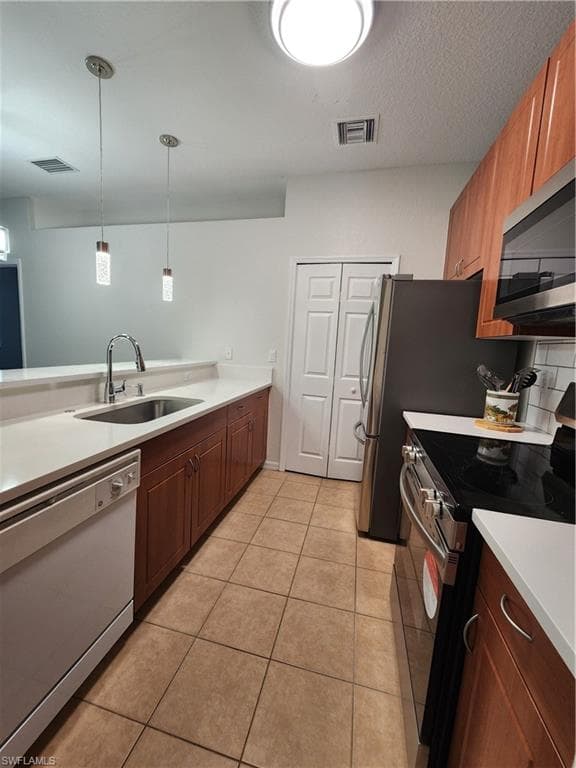 7512 Bristol CIR, NAPLES FL 34120-3