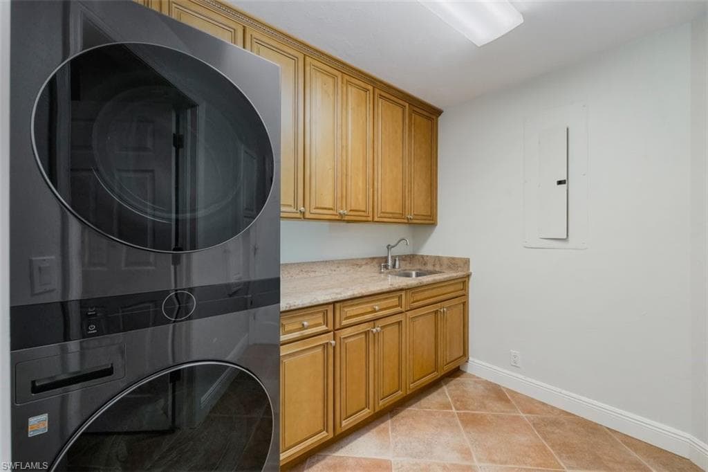 562 Cormorant CV, NAPLES FL 34113-23