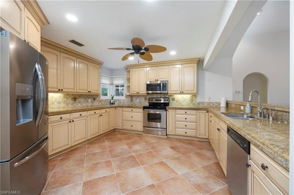 562 Cormorant CV, NAPLES FL 34113-7