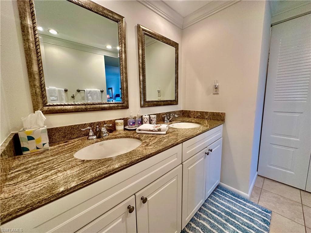 555 Park Shore DR # B403, NAPLES FL 34103-23