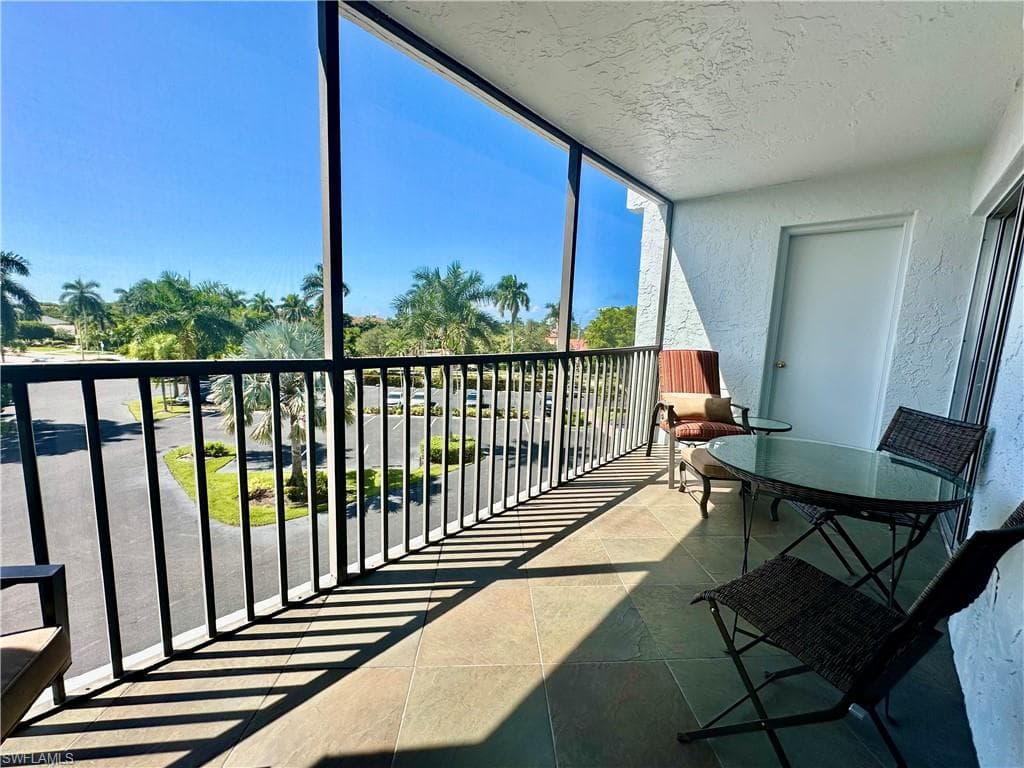 555 Park Shore DR # B403, NAPLES FL 34103-33