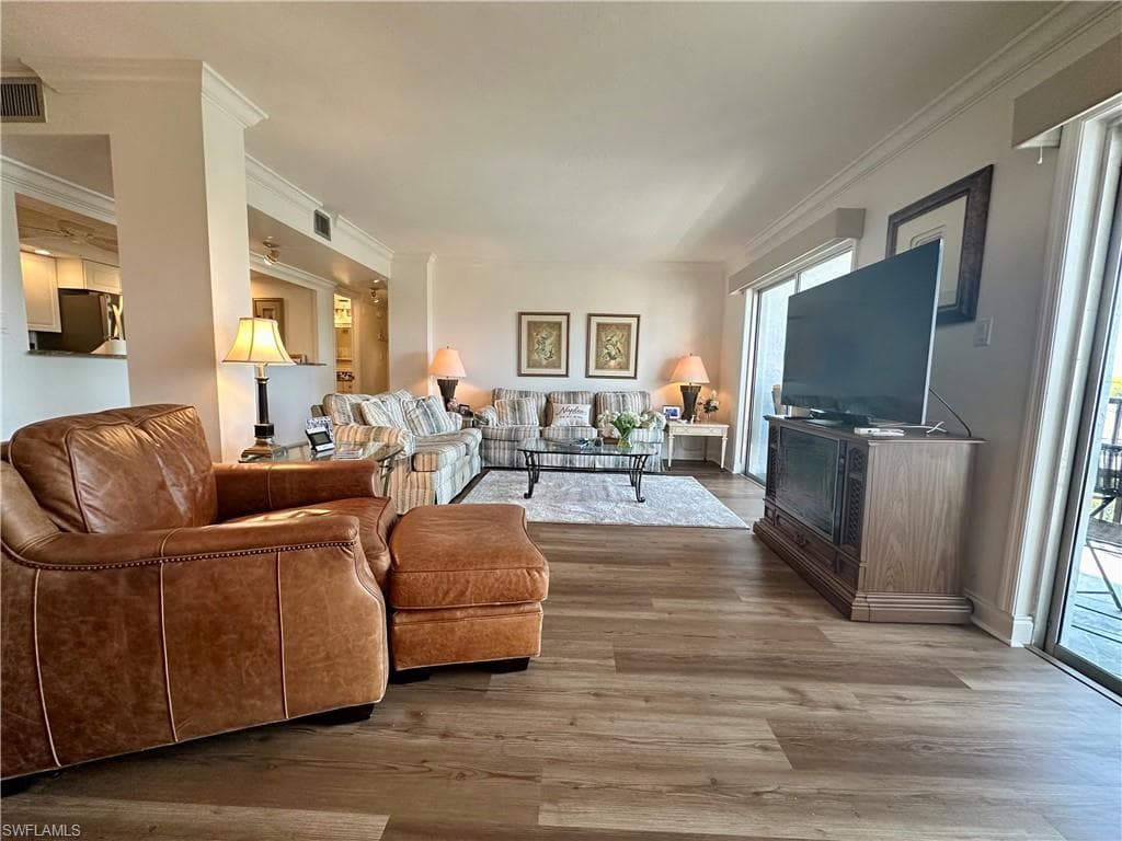 555 Park Shore DR # B403, NAPLES FL 34103-17