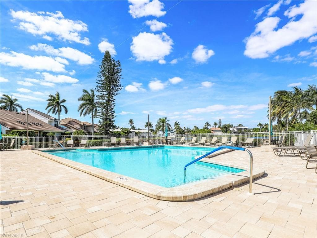 555 Park Shore DR # B403, NAPLES FL 34103-43
