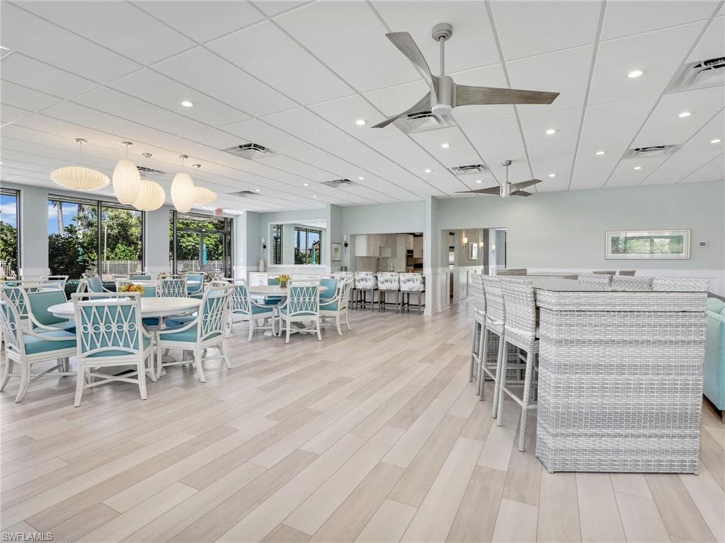 555 Park Shore DR # B403, NAPLES FL 34103-38